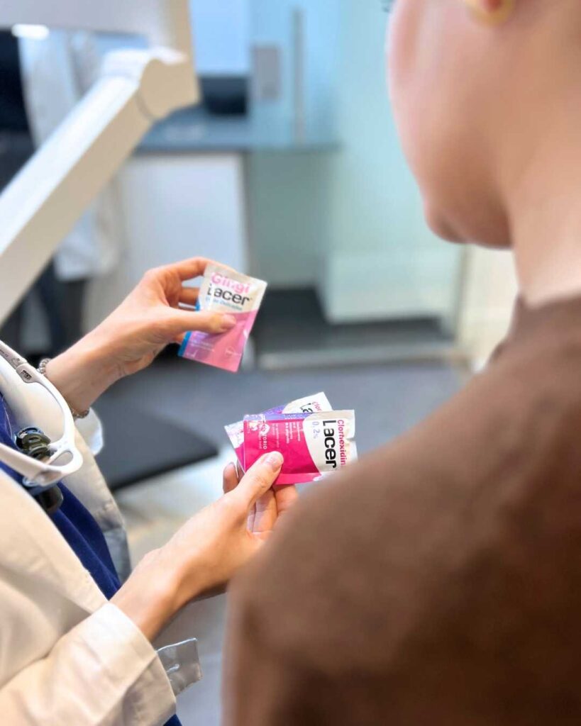 Clínica Dental SIRO Barrio del Pilar ayudando a pacientes clínica